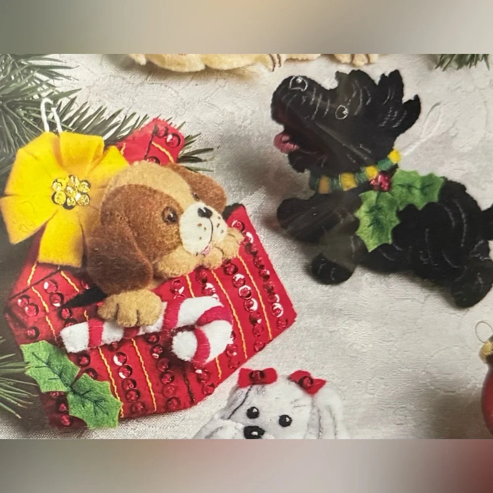 BUCILLA Santa Paws 6 Piece Felt Ornament Craft Kit 85462 Dogs/ Puppies Craft NWT - Picture 7 of 16